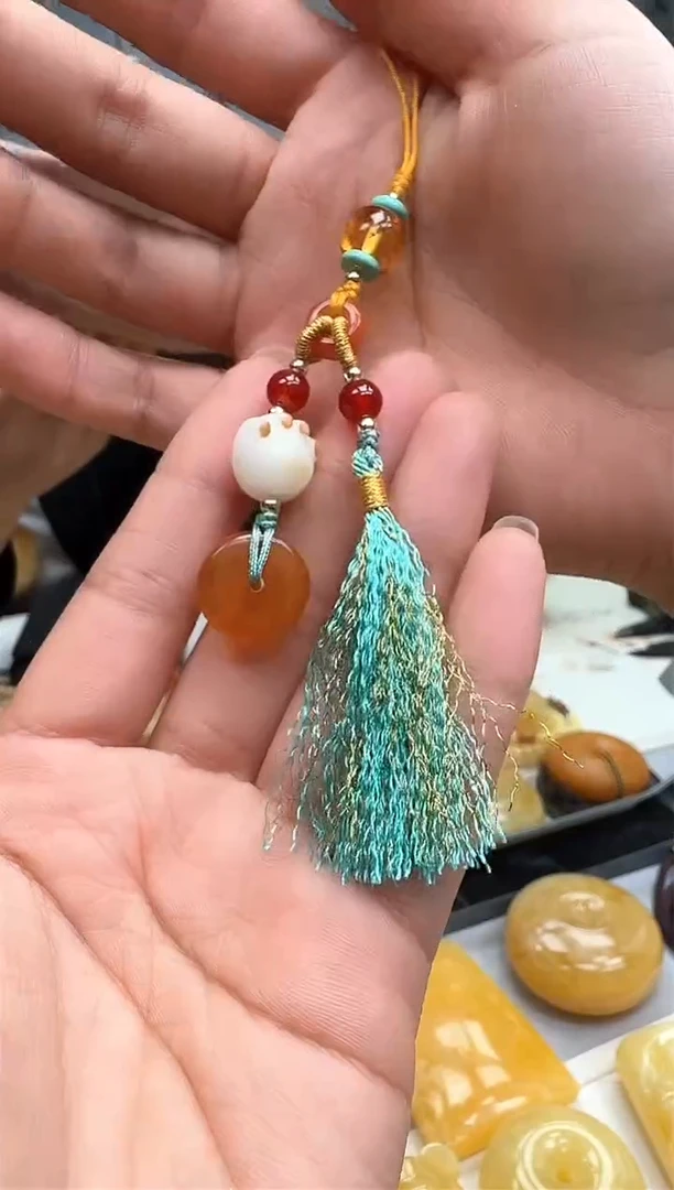 【闪购商品】琥珀裸石未镶嵌手机坠子