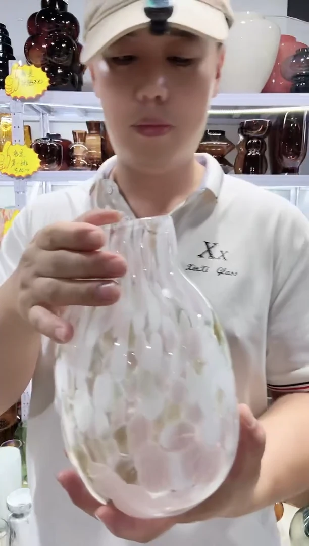 透明粉色彩点花瓶