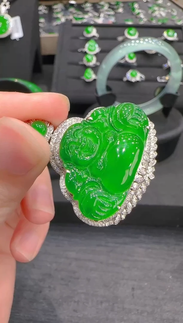 【闪购商品】翡翠吊坠(赠链)18K金镶嵌天然翡翠A货