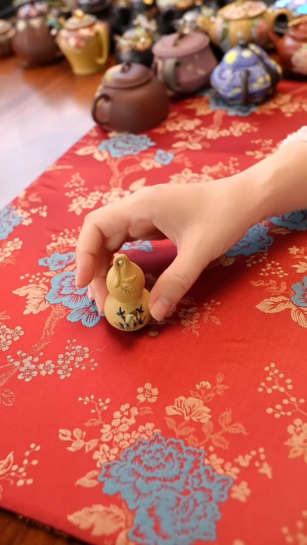 宜兴紫砂段泥葫芦青蛙