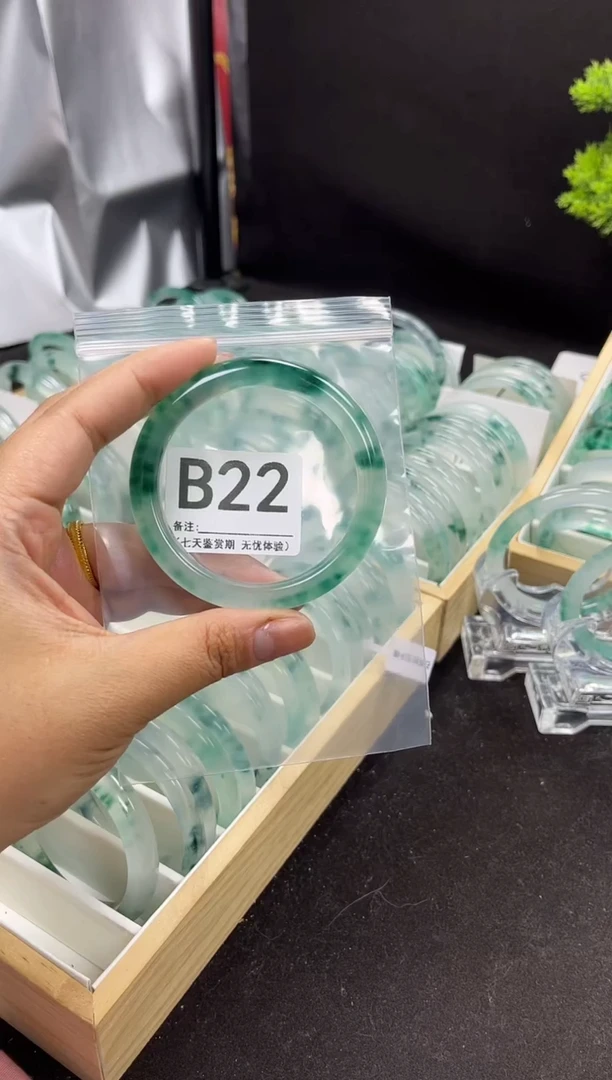 【闪购商品】石英岩玉手镯未镶嵌B22