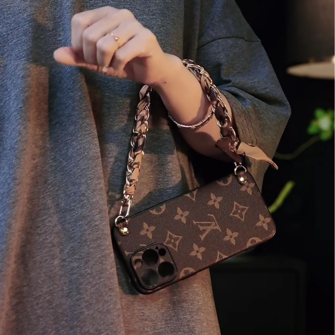 适用苹果华为VIVO荣耀三星OPPO小米斜挎可背手机壳女款网红潮牌