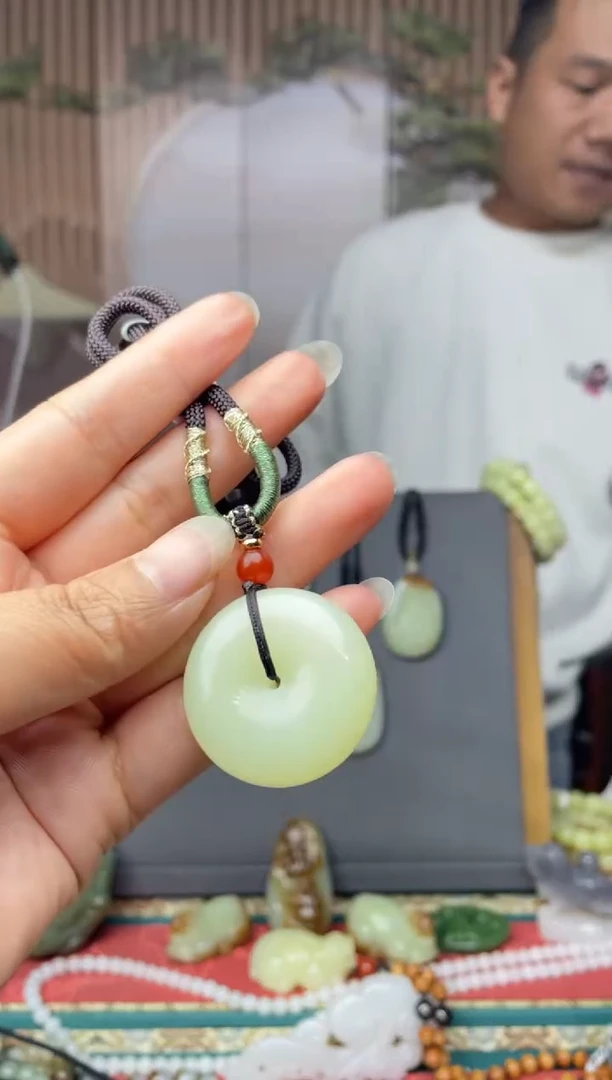 颈饰未镶嵌和田玉拍一发一