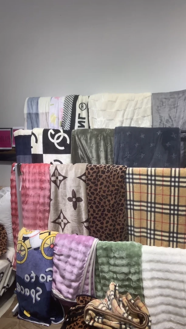 法兰绒1.1m*80cm 小黑白格双层