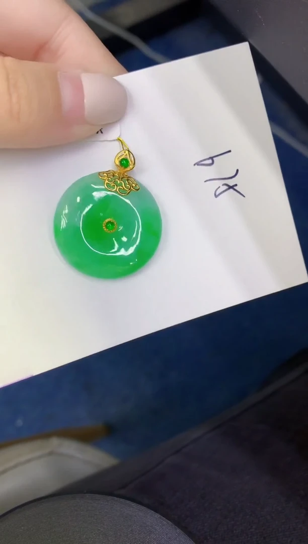 颈饰18K金镶嵌翡翠缅甸天然翡翠A货