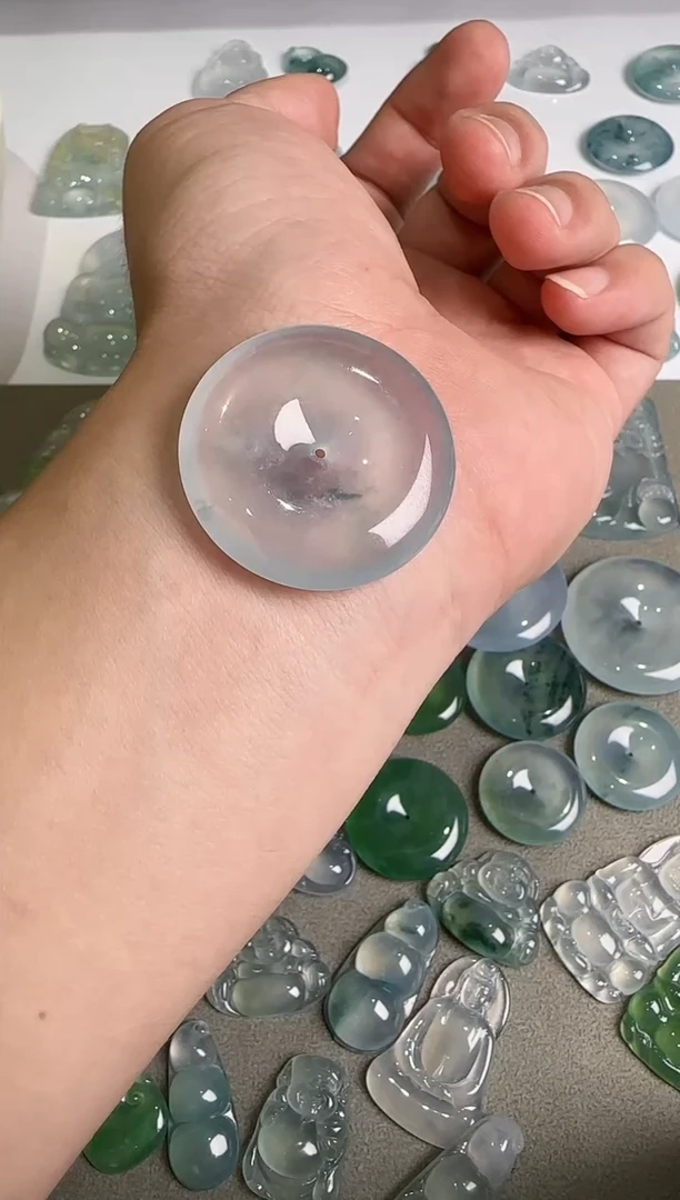 吊坠(不含链)未镶嵌翡翠淡**瓷..