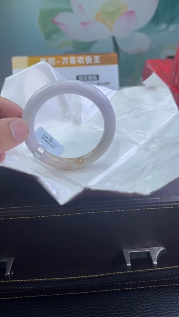 翡翠手镯未镶嵌1翡翠手镯（微瑕）