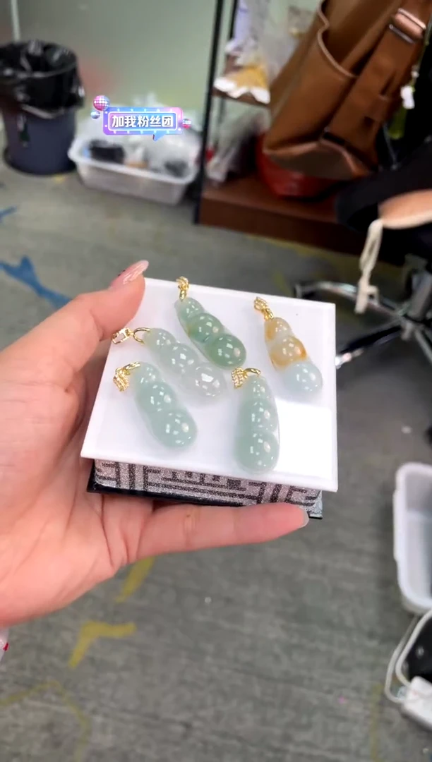 【闪购商品】翡翠吊坠(赠链)银S925镶嵌福豆多样性发货发一件