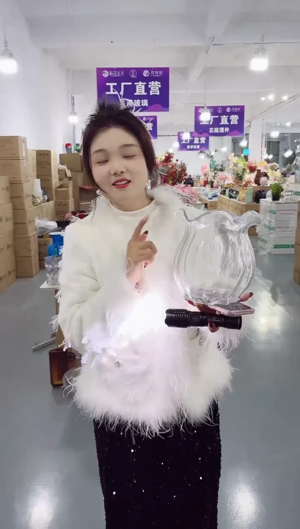 【闪购商品】玻璃私花花瓶微瑕-PDW2