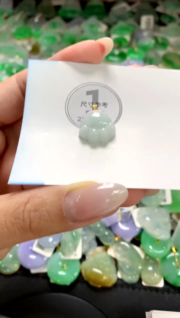 翡翠18K金镶嵌颈饰1111111111111111