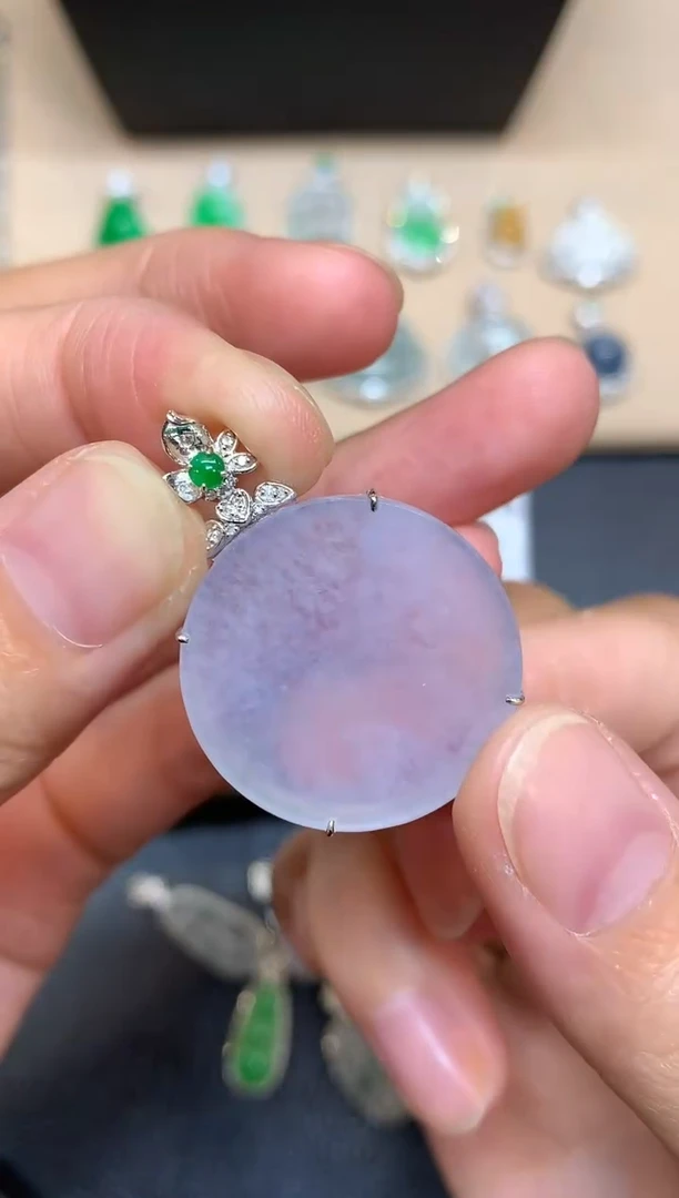 颈饰18K金镶嵌翡翠无事牌【无服务费