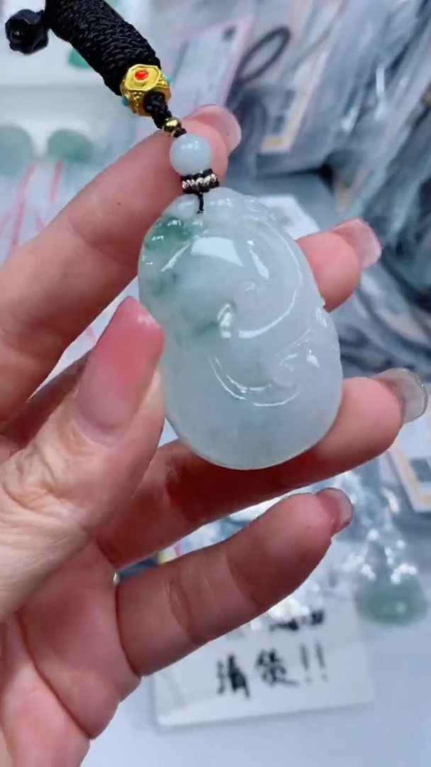 翡翠未镶嵌颈饰吊坠