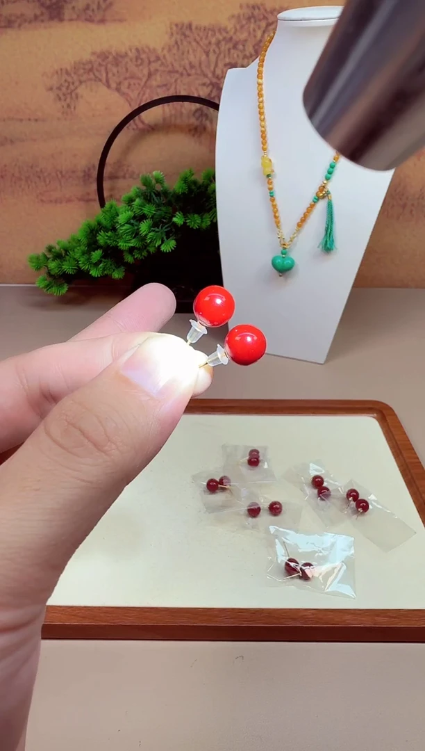 14K金镶嵌耳钉玛瑙/玉髓E228