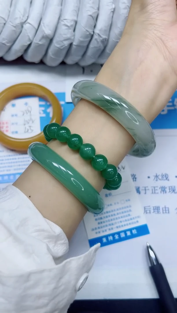 石英质玉手镯未镶嵌210/58.2