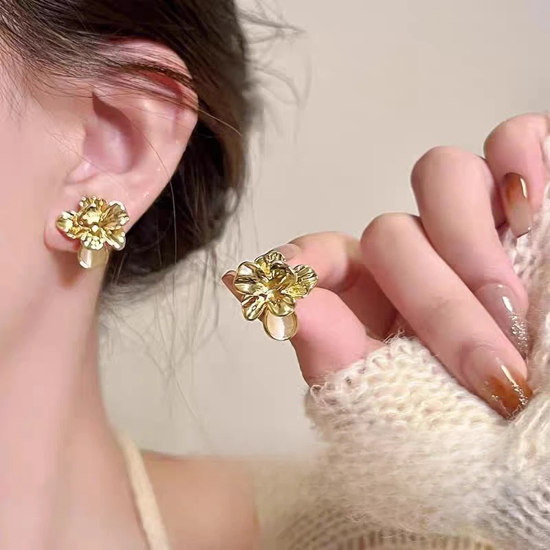 铜合金耳饰 气质时尚复古法式简约旋转优雅素款气质时尚复古法式