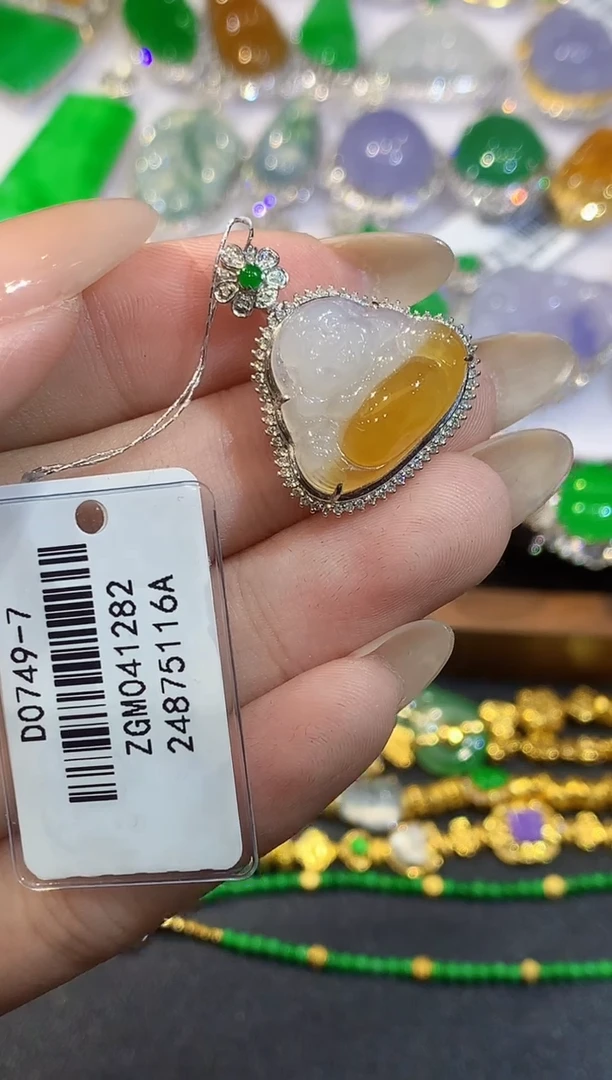 吊坠(不含链)18K金镶嵌翡翠SY多样性发其一