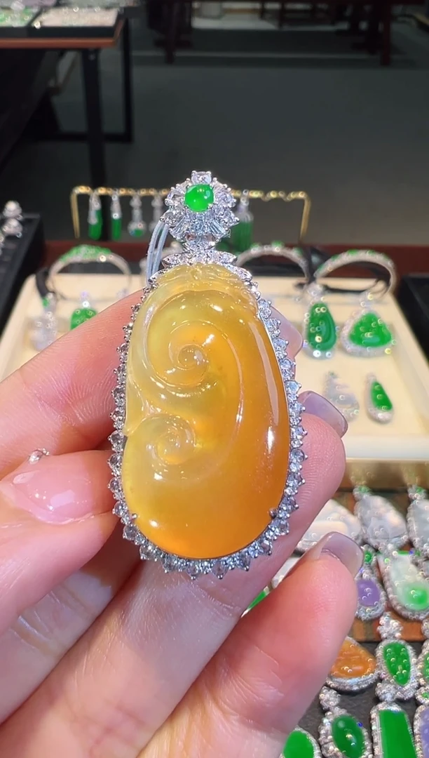 【闪购商品】翡翠吊坠(不含链)18K金镶嵌翡翠