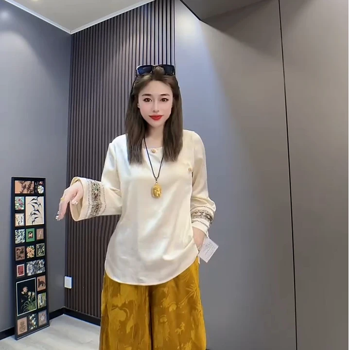 2025新款新中式国风重工刺绣衬衫女款盘扣上衣袖口刺绣打底衫潮