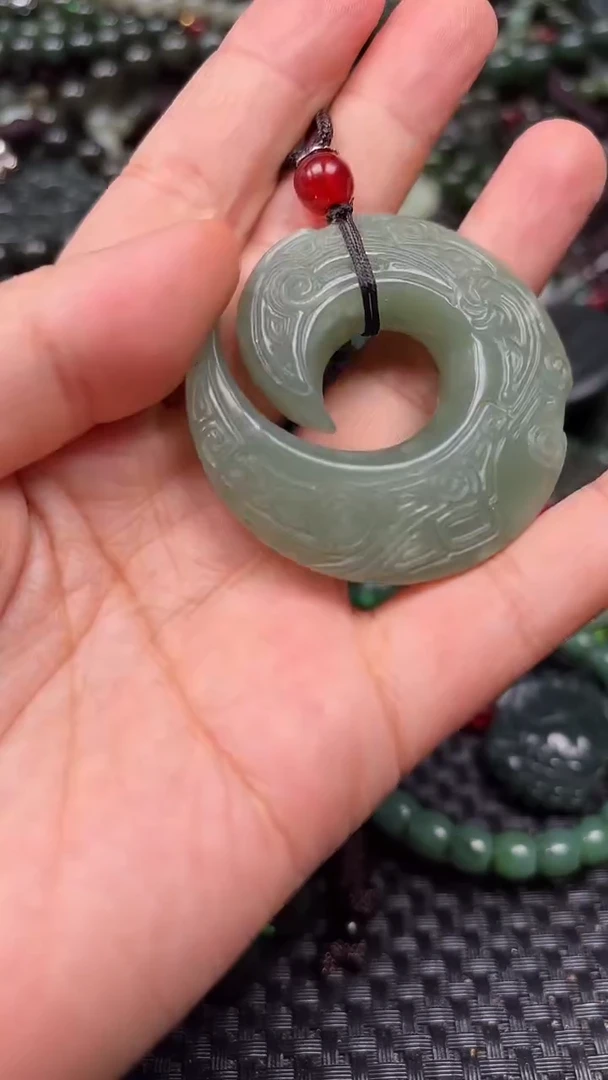 和田玉未镶嵌颈饰1