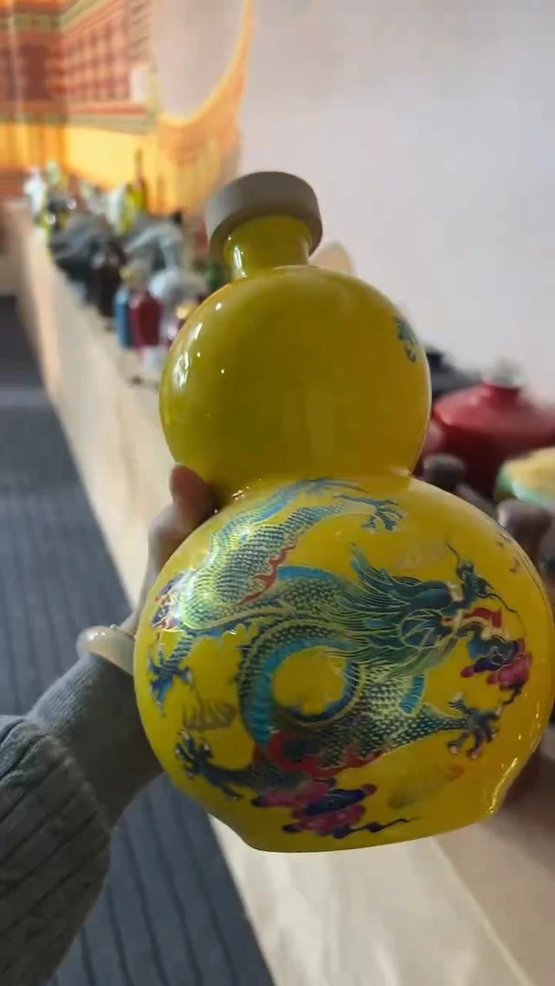3斤黄色葫芦陶瓷酒瓶，不退不换，货在直播间