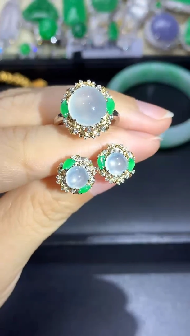 颈饰18K金镶嵌翡翠646-中国好珍宝打包