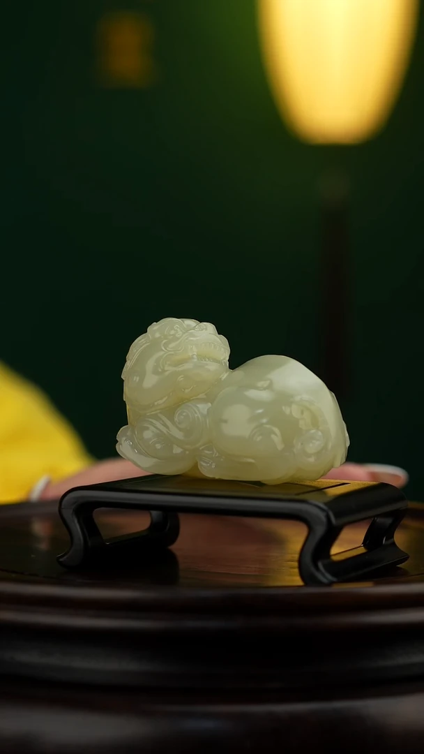 玉【扭头貔貅】天然玉石摆件手把件