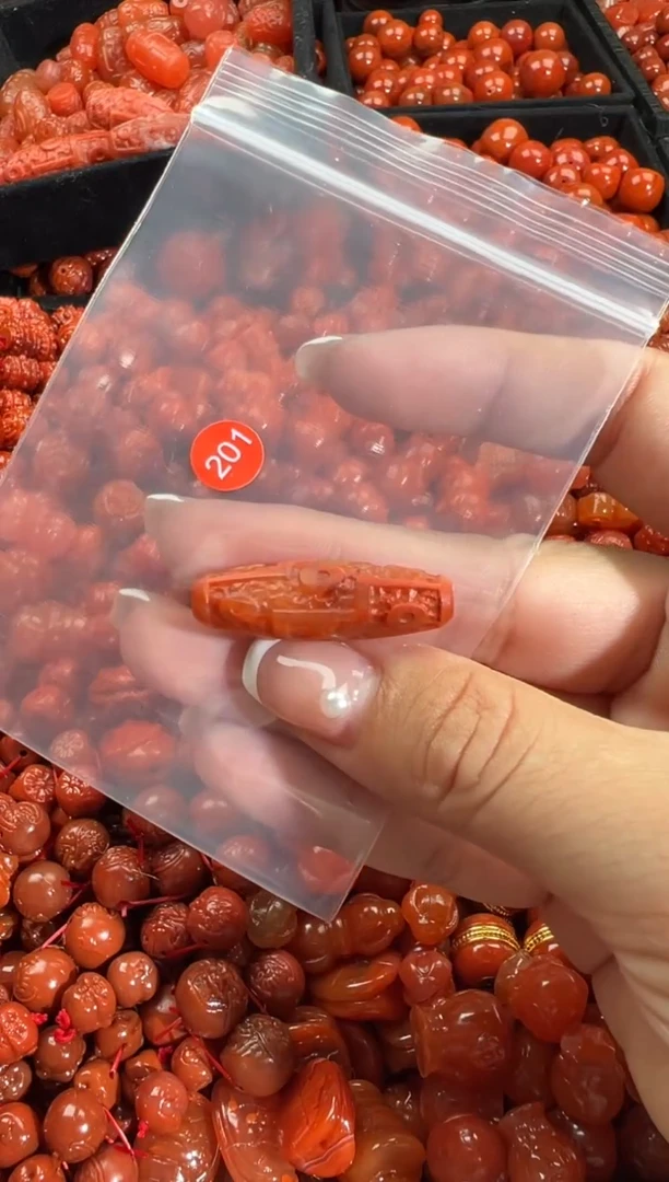 颈饰未镶嵌南红玛瑙1