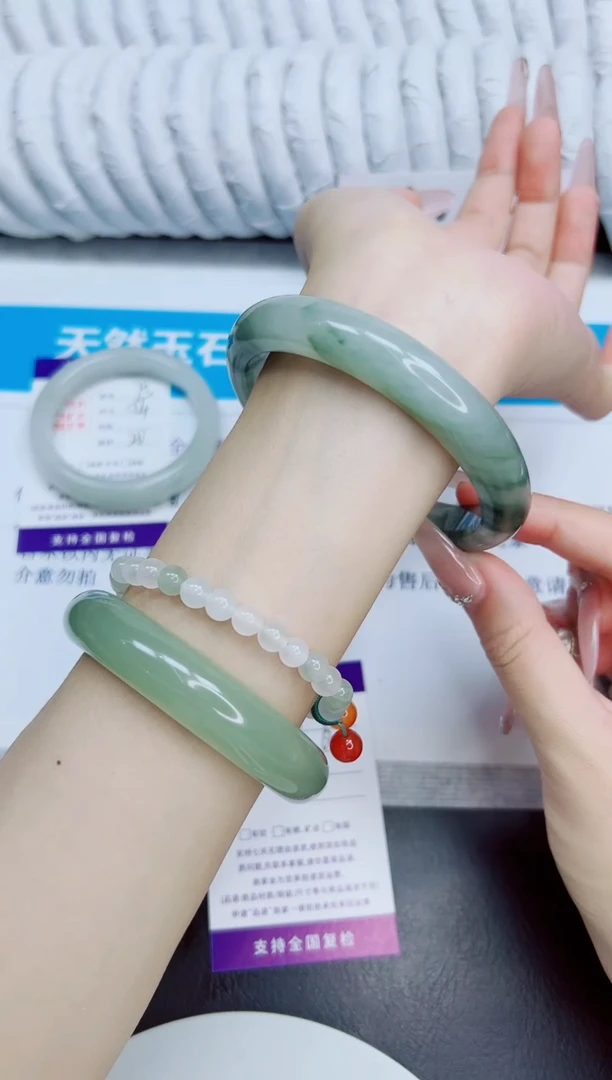 未镶嵌手镯石英质玉76/64