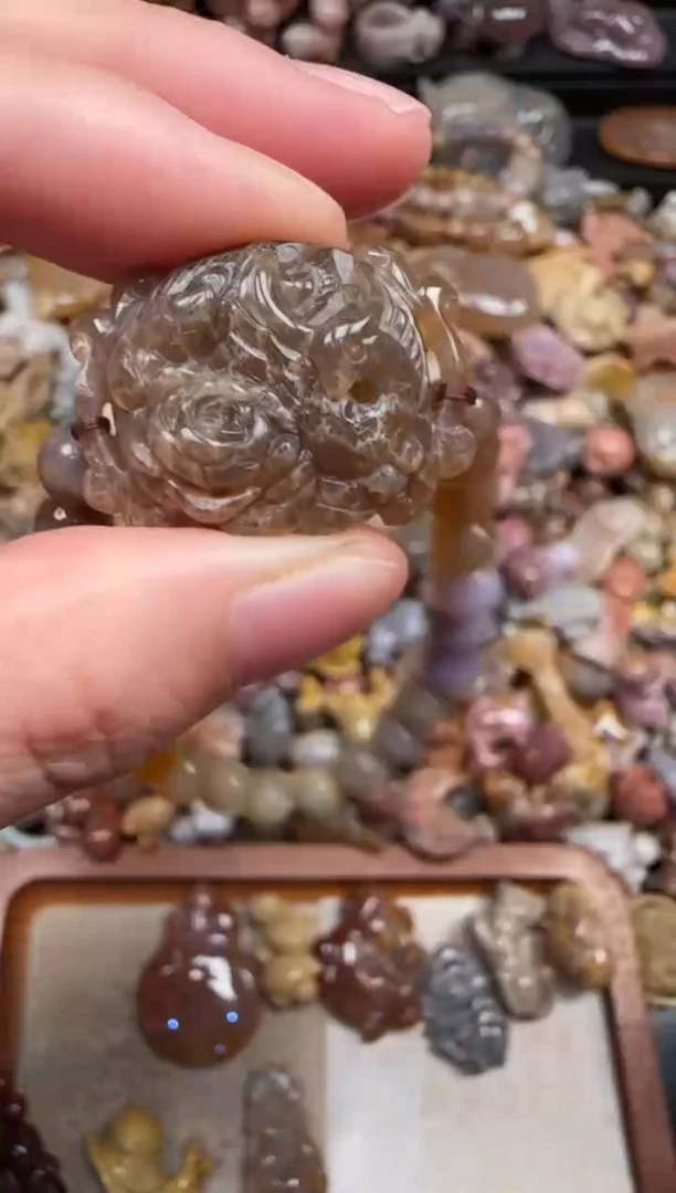 颈饰未镶嵌硅化珊瑚（珊瑚玉）129