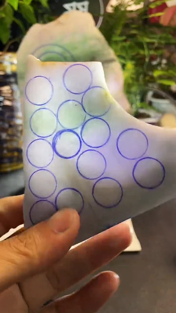 翡翠未镶嵌颈饰小**迎翡翠