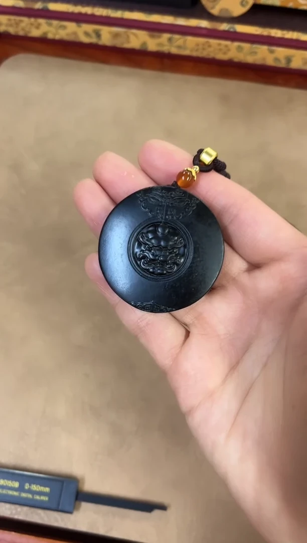 颈饰未镶嵌和田玉和田玉挂件瑞兽圆牌M075