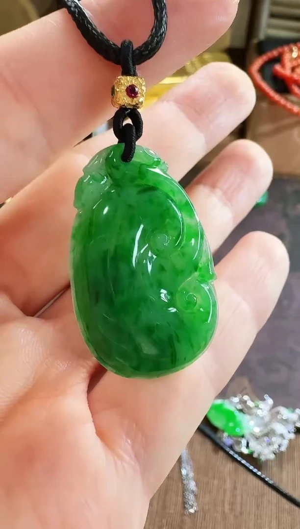 翡翠未镶嵌颈饰吊坠