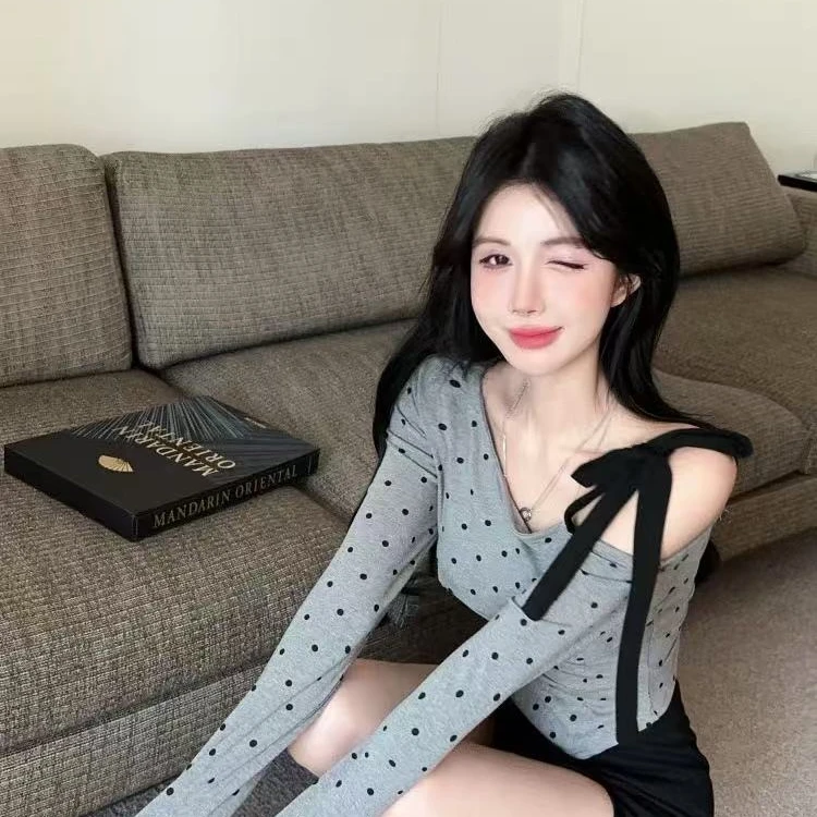 A18-3灰色”肩带”波点长袖（8904）