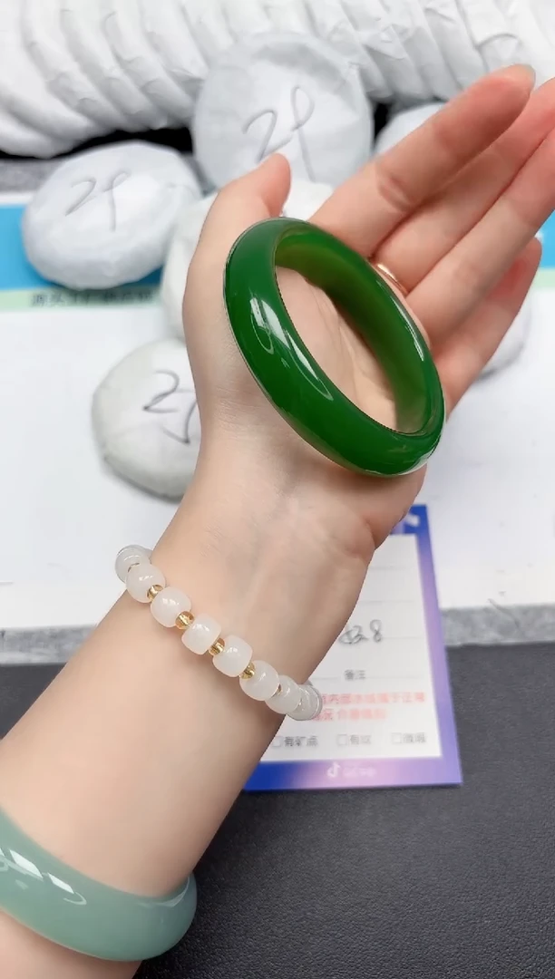 未镶嵌手镯石英质玉33-53.8