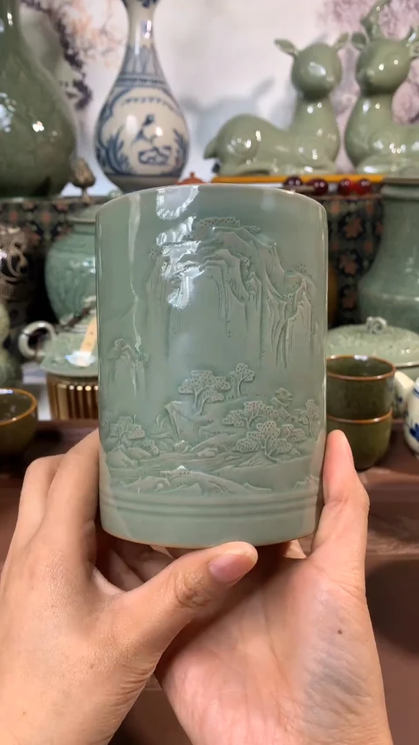 耀州窑青瓷刻花溪山纹笔筒13CM高一只