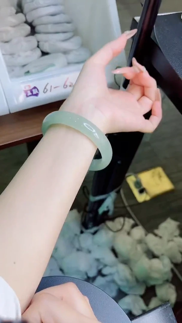 未镶嵌手镯石英质玉184-62