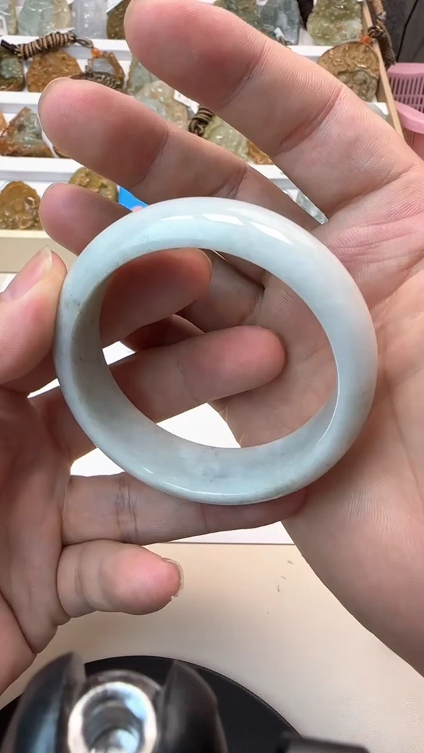 未镶嵌手镯翡翠依*。缅甸翡翠手镯