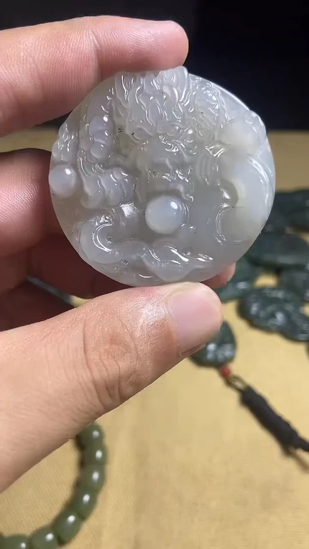 和田玉未镶嵌颈饰龙牌