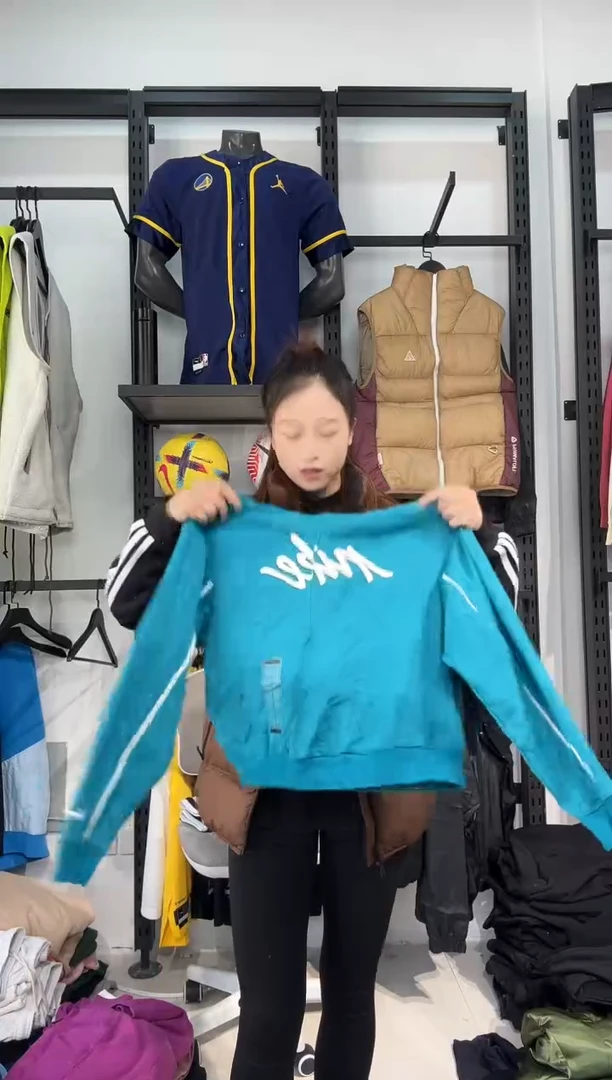 3172编码  瑕疵直播间过款为准 尺码   身高130