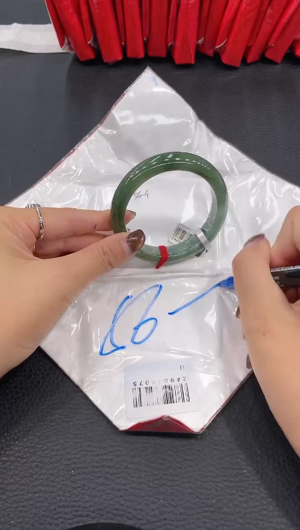 【闪购商品】翡翠手镯未镶嵌手镯