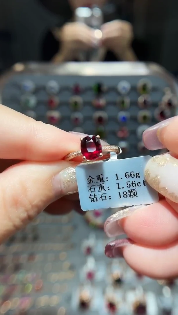 18K金镶嵌戒指碧玺1.56