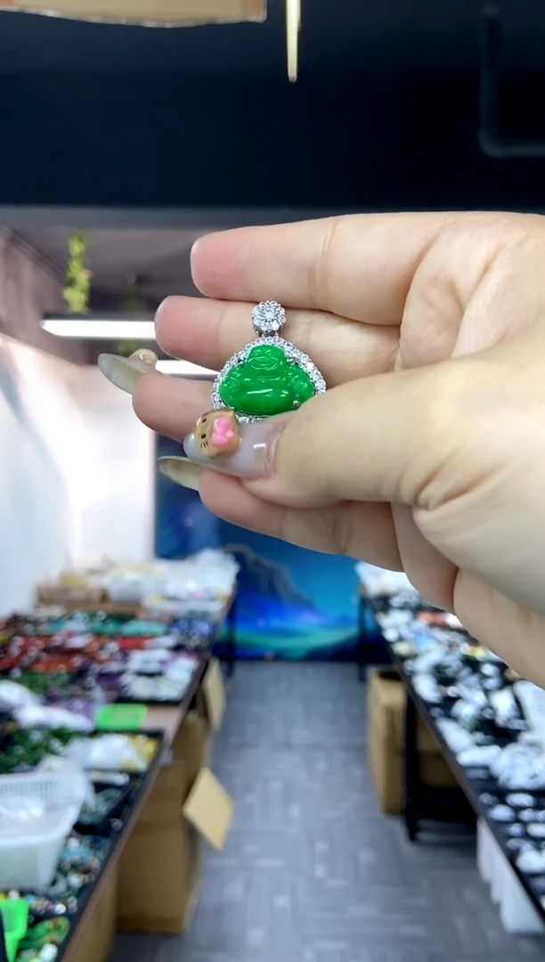 颈饰未镶嵌翡翠多样性发其一颜色微差