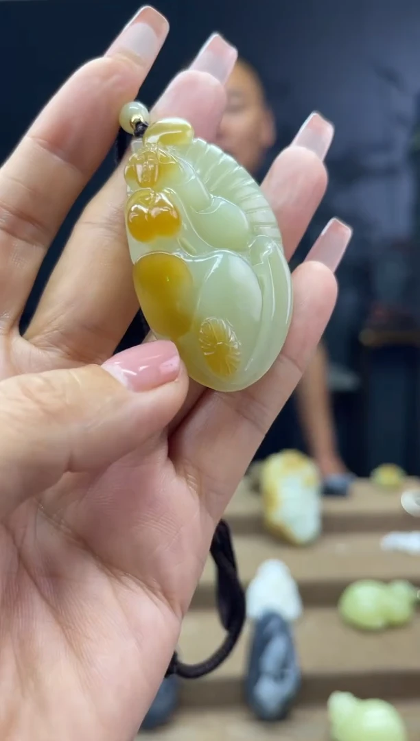 颈饰未镶嵌和田玉1