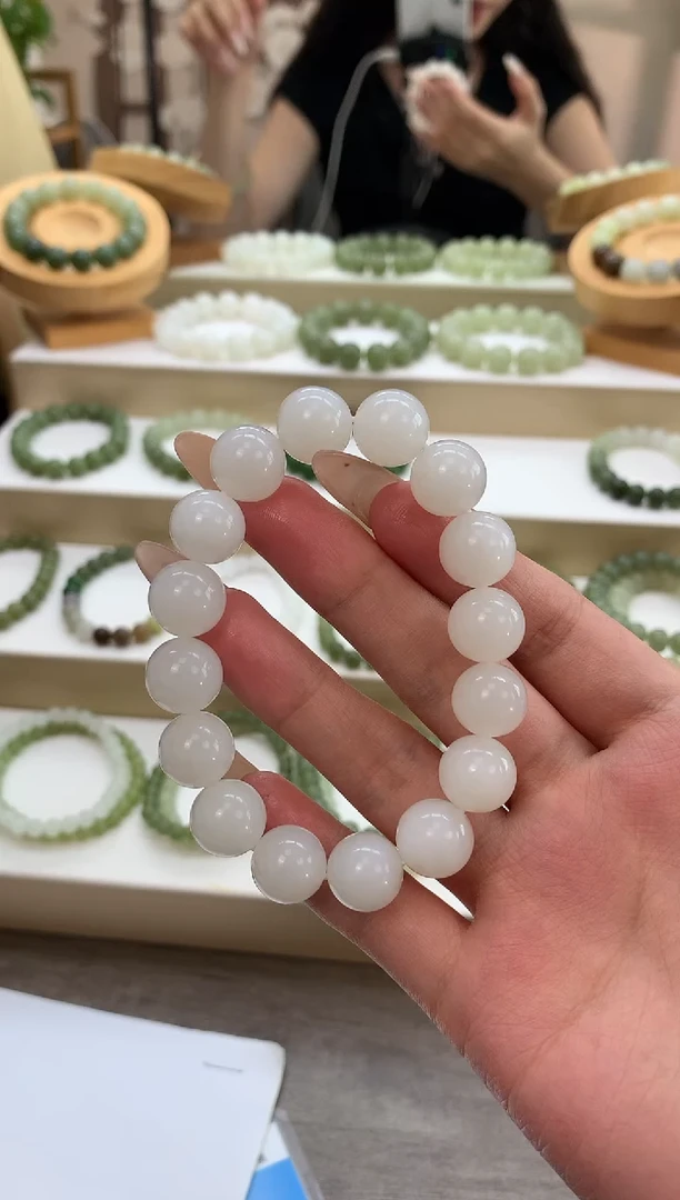 未镶嵌手串和田玉彭****ง和田玉手串