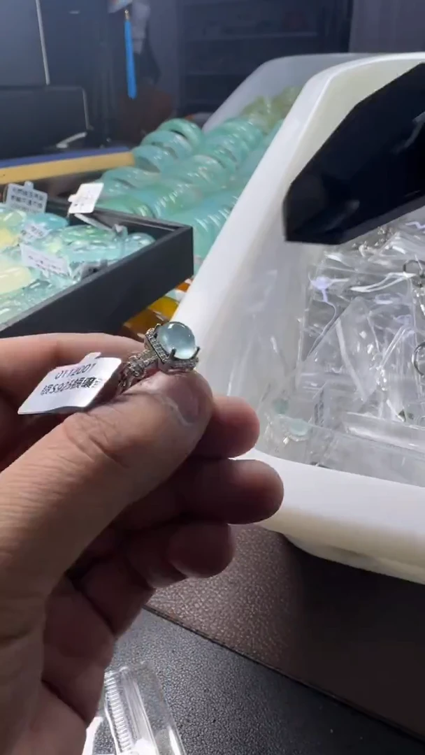 银S925镶嵌翡翠耳饰1