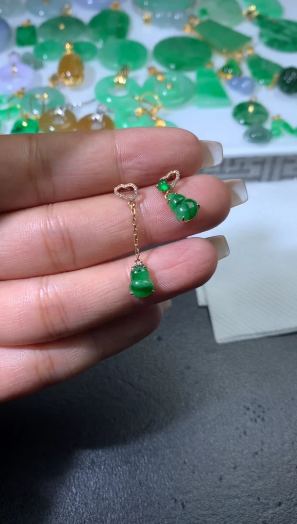 颈饰18K金镶嵌翡翠净货