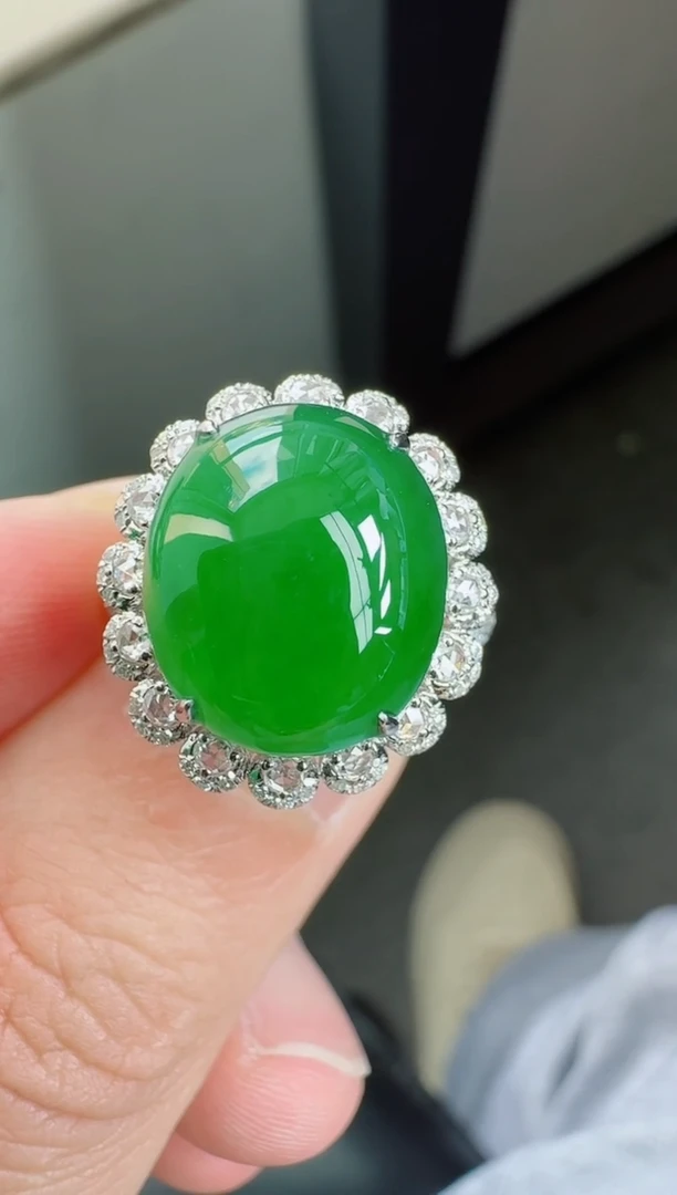 18K金镶嵌戒指翡翠1****3寄售回流，24小时鉴赏期