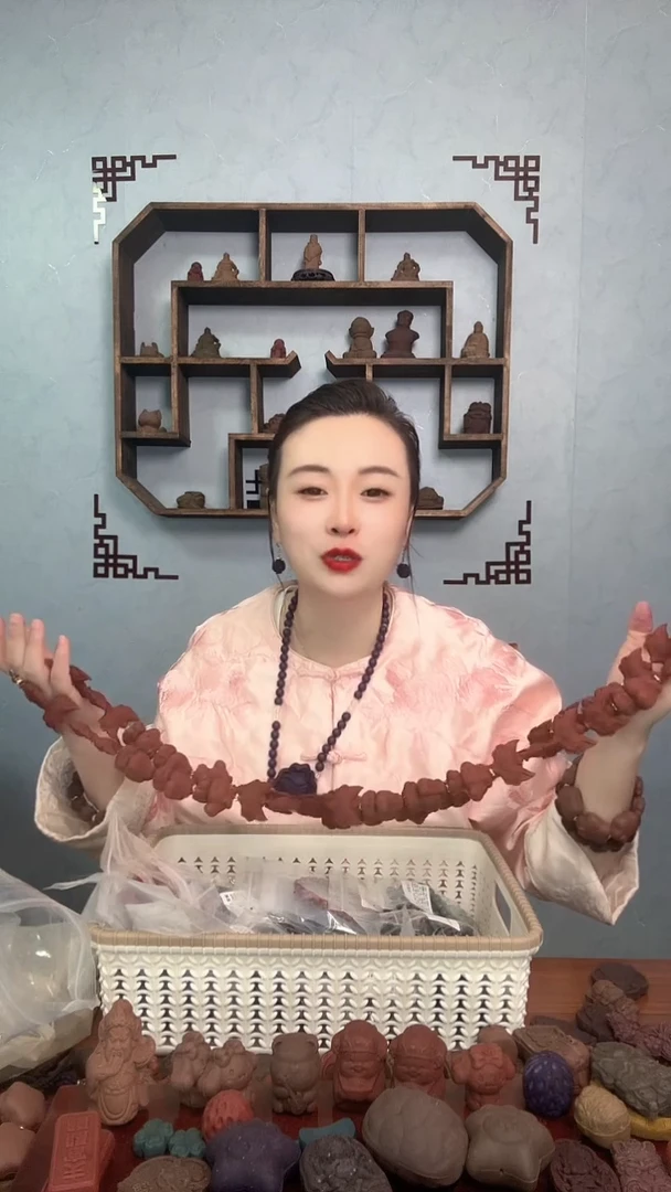 泥塑内涵奇楠玉桂狗（斜跨）