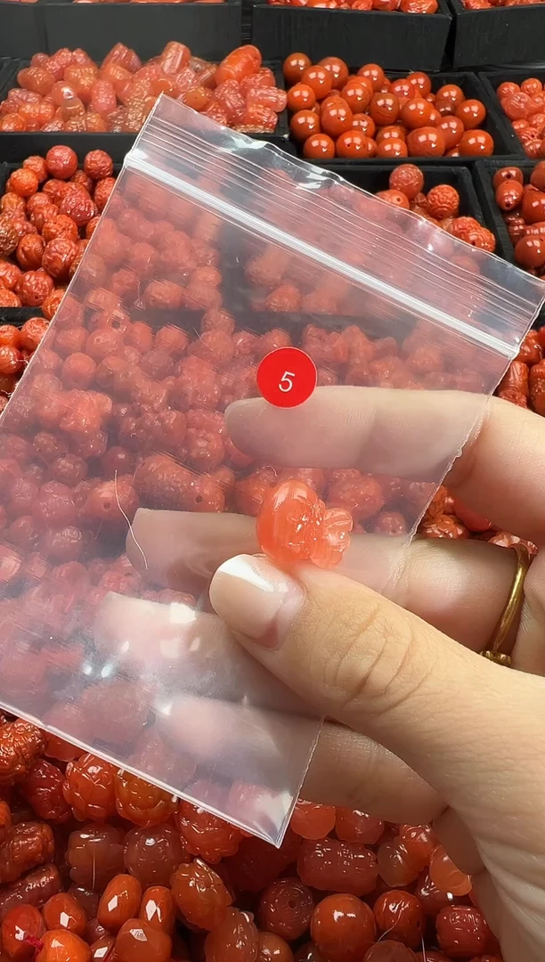 颈饰未镶嵌南红玛瑙1