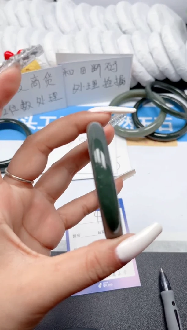 和田玉手镯未镶嵌48-碧玉57